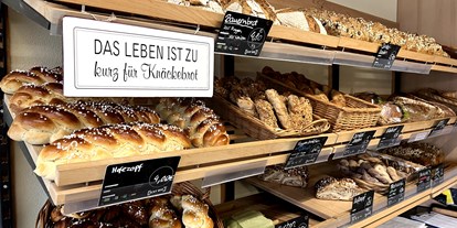 regionale Produkte - Gemüse: Kürbis - Baden-Württemberg - Backtage sind bei uns Dienstag, Donnerstag und Samstag in unserer hofeigenen Backstube. Dienstag und Donnerstag gibt es außerdem selbstgebackenen Kuchen, meist vegan. - Hofladen Kampmann