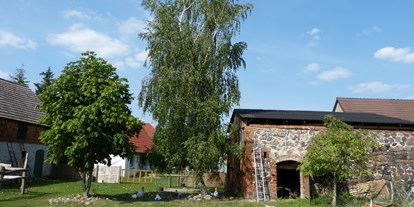 regionale Produkte - Gemüse: Zuchini - Sachsen-Anhalt - Blick auf die Idylle des Hofes - Ökohof Fläming 