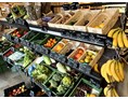 Hofladen: Obst und Gemüse führen wir guter Auswahl. 
Wir versuchen so regional wie möglich ein schönes Angebot bereitzustellen.  - Hofladen Kampmann