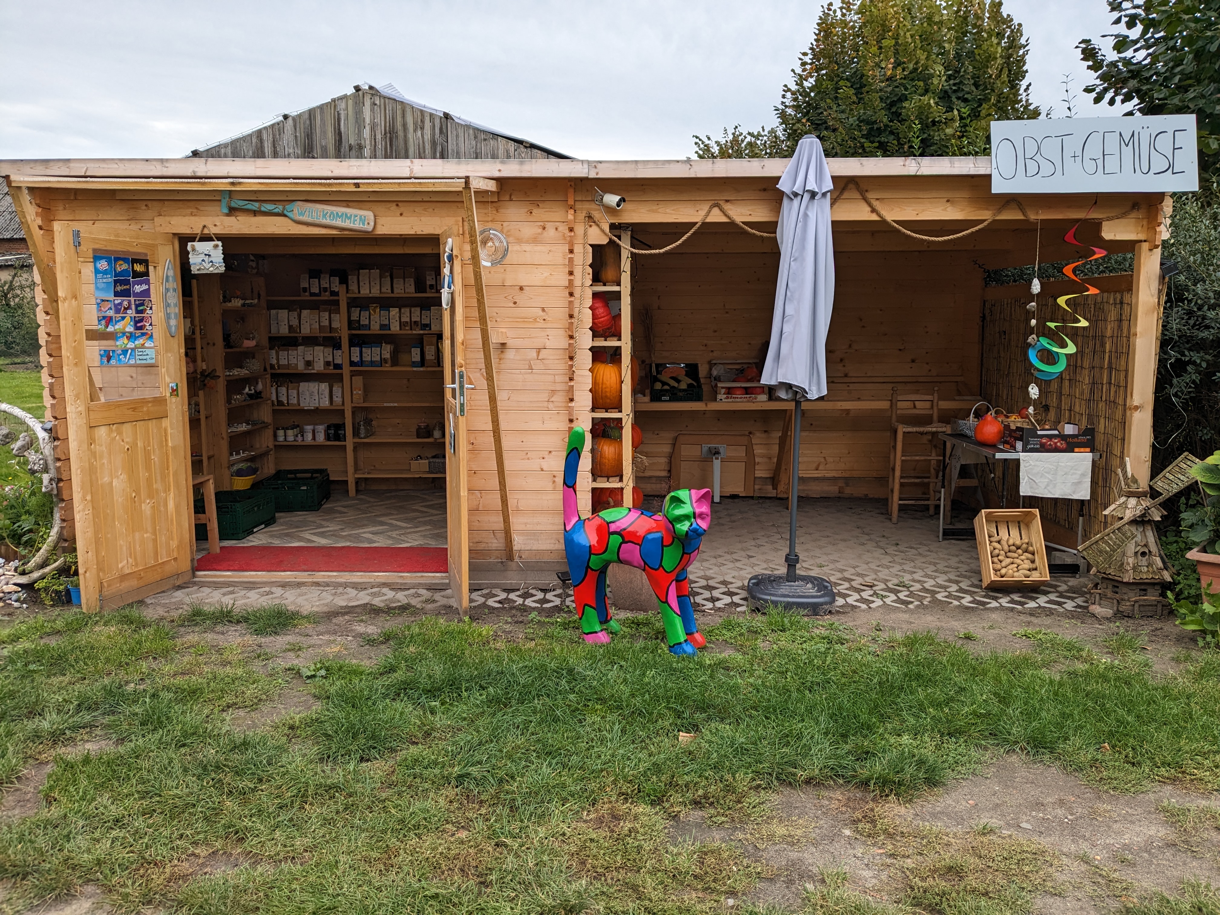 Hofladen - Die eine Seite des Hofladens. - Sabine Schmachtel