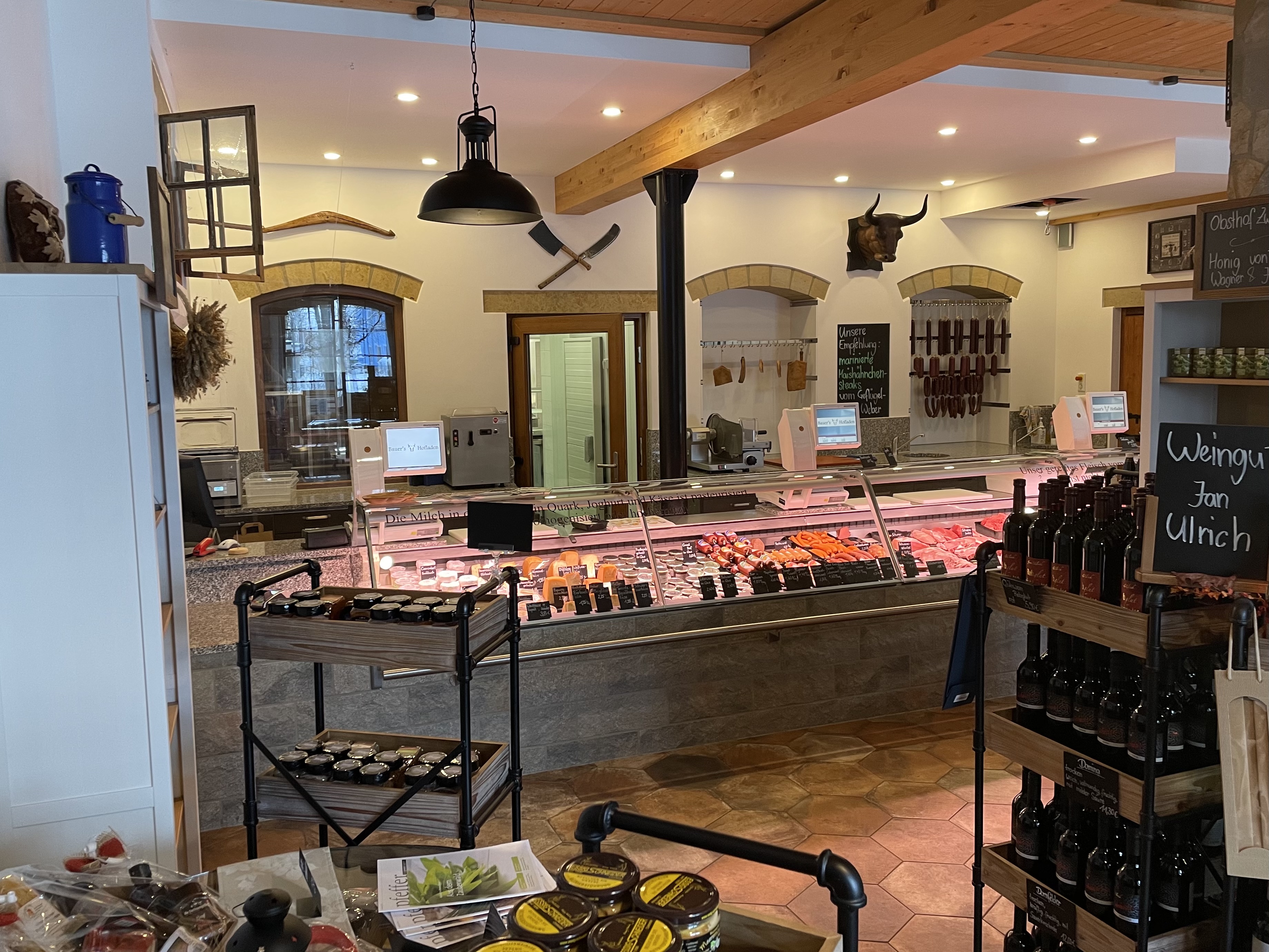 Hofladen - Innenansicht des Hofladens mit Blick auf die Theke! - Bauers Hofladen
