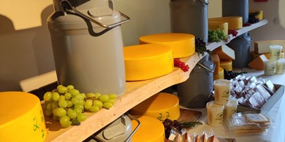 regionale Produkte - Beeren: Aronia - Spitzenkäse - Gut Neu Sacro