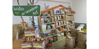 regionale Produkte - Gemüse: anderes - Langenbernsdorf - Auch tierische Futtermittel gehören zum Sortiment - Agrarhof Gospersgrün