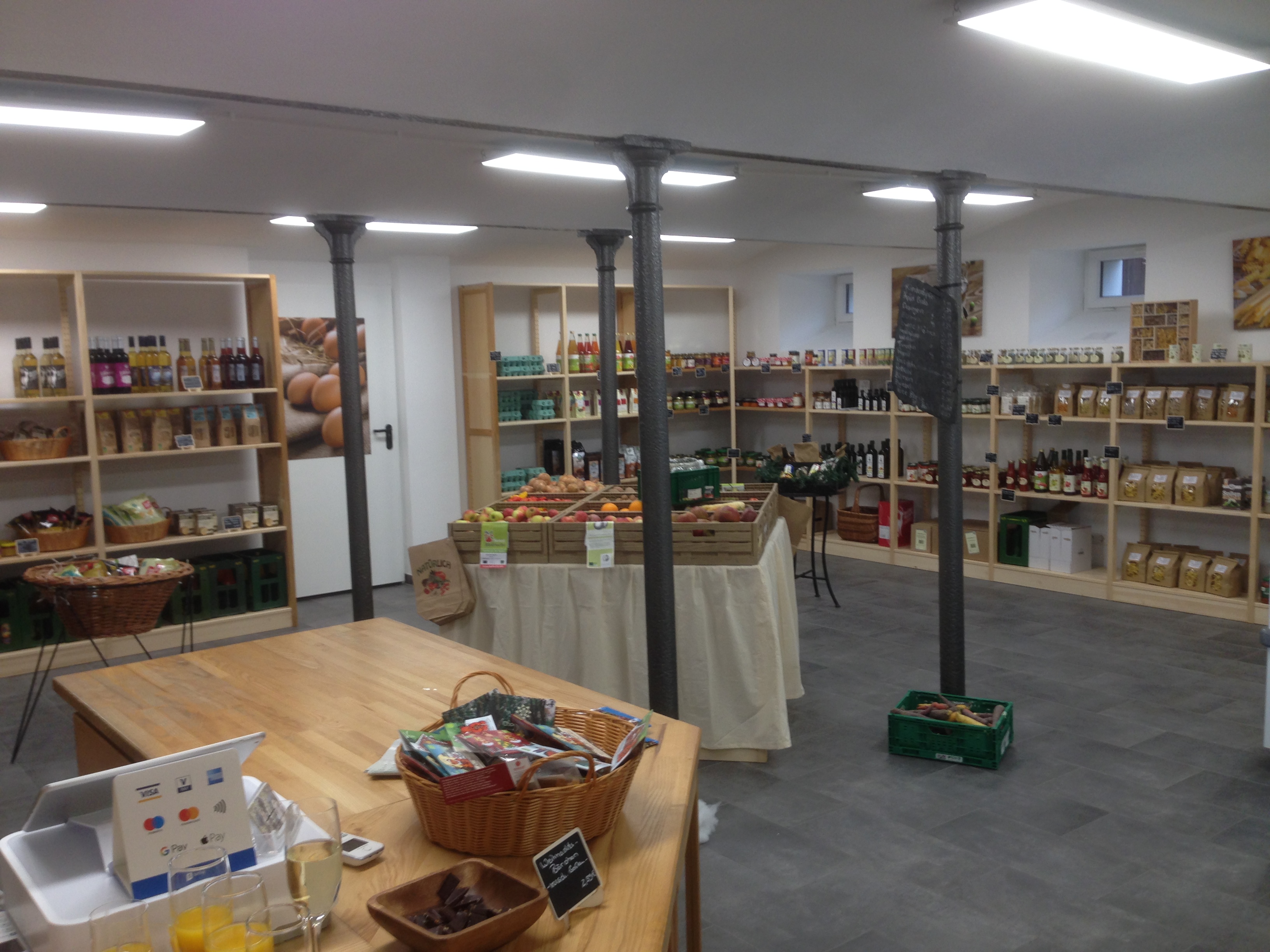 regionale Produkte: Innenansicht Hofladen Geflügelhof Arnsdorf - Geflügelhof Arnsdorf