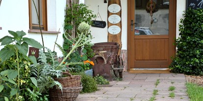 regionale Produkte - Gemüse: anderes - Kleinkahl - Blick auf die Eingangstüre zum Hofladen, treten Sie ein, wir bedienen Sie gerne. - BERGHOF