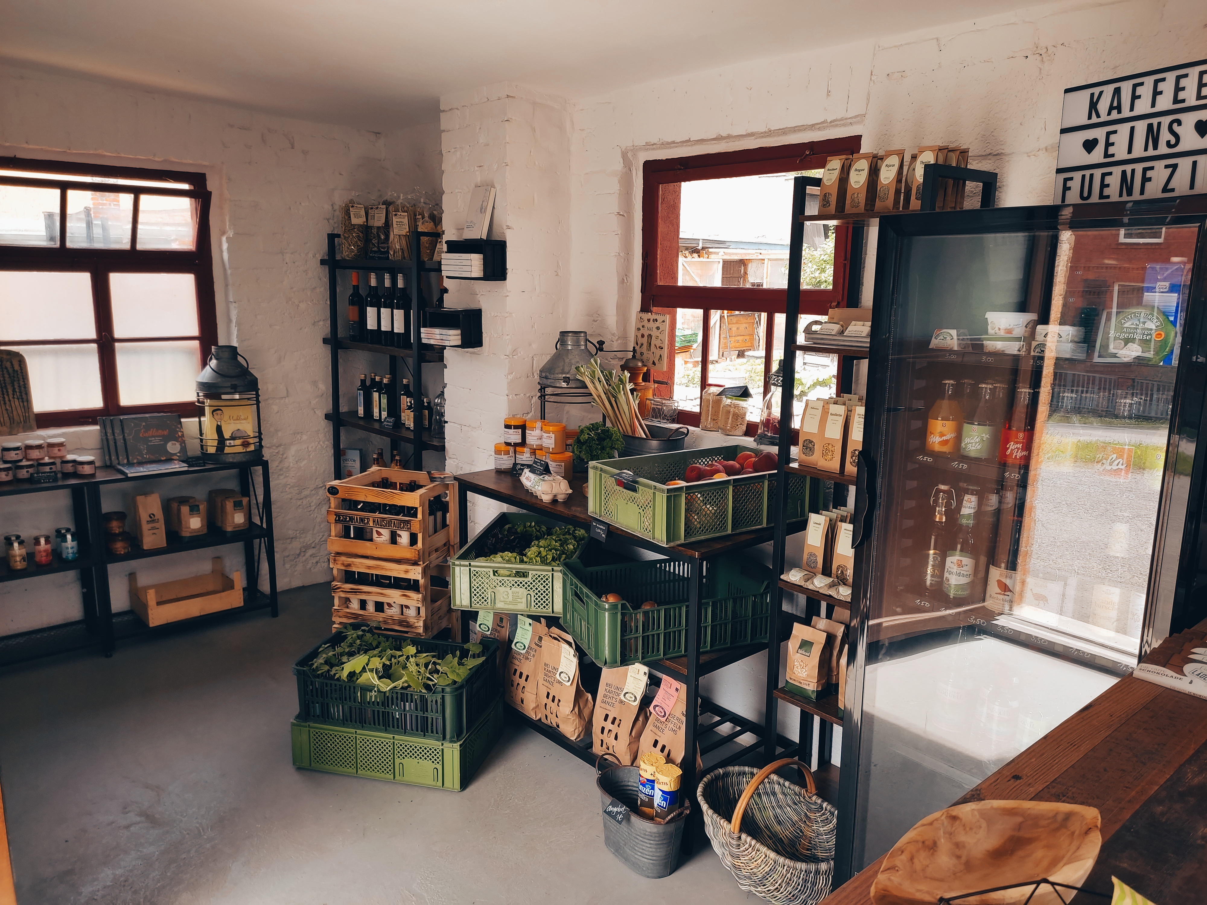 regionale Produkte: Ellas Lädchen ist ein kleiner, feiner Ort im Herzen Neuengönnas, der ausgewählte Getränke und Lebensmittel anbietet, die ausschließlich aus der unmittelbaren Region kommen. - Ellas Lädchen