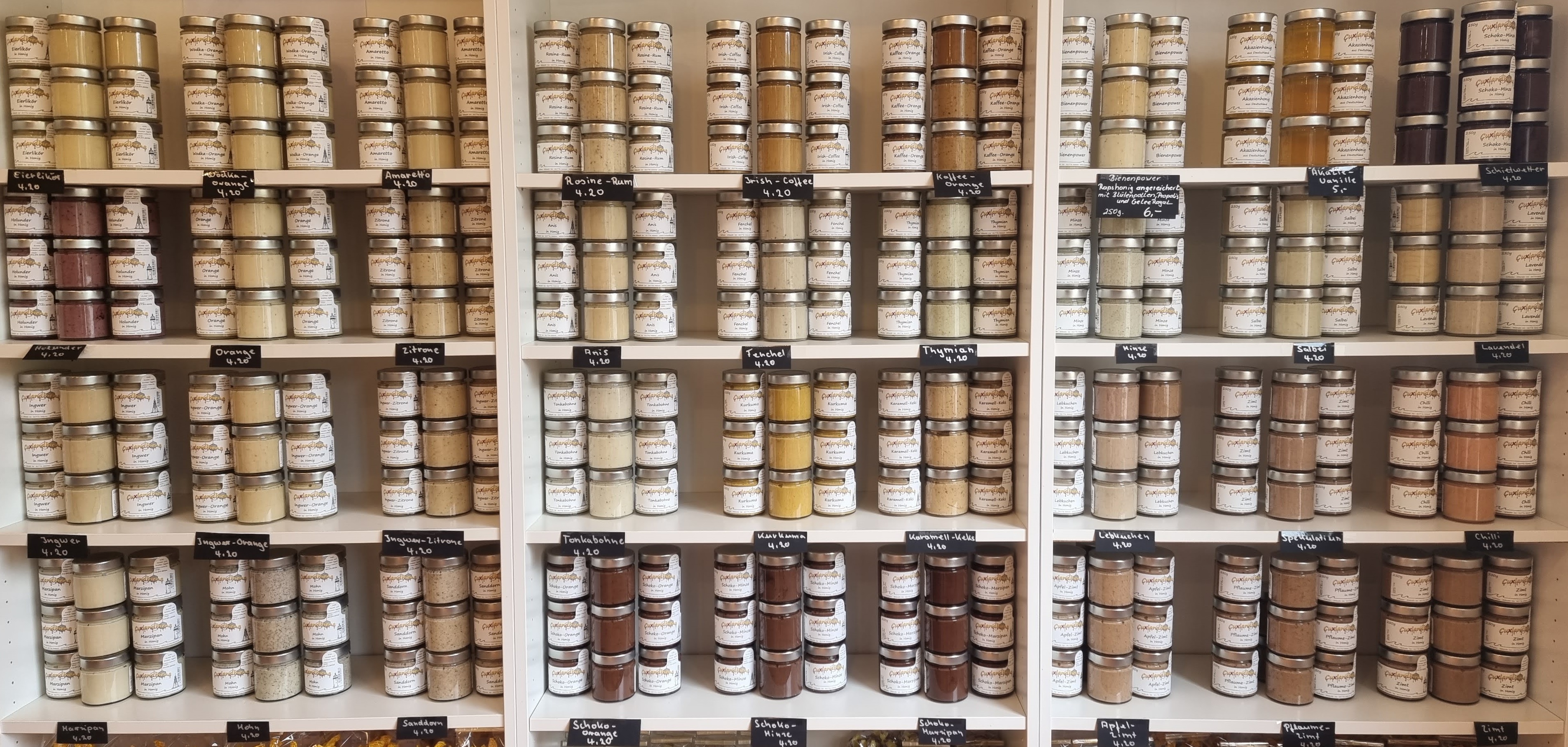 regionale Produkte - Imkerei Cuxlandbiene - Hofladen Honigregal - Imkerei Cuxlandbiene 