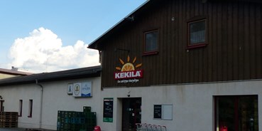 regionale Produkte - Aufstriche und Pasten: Marmelade - Deutschland - Hier ist unser Eingang zum Hofladen zu sehen.  - KEKILA Fruchtsäfte