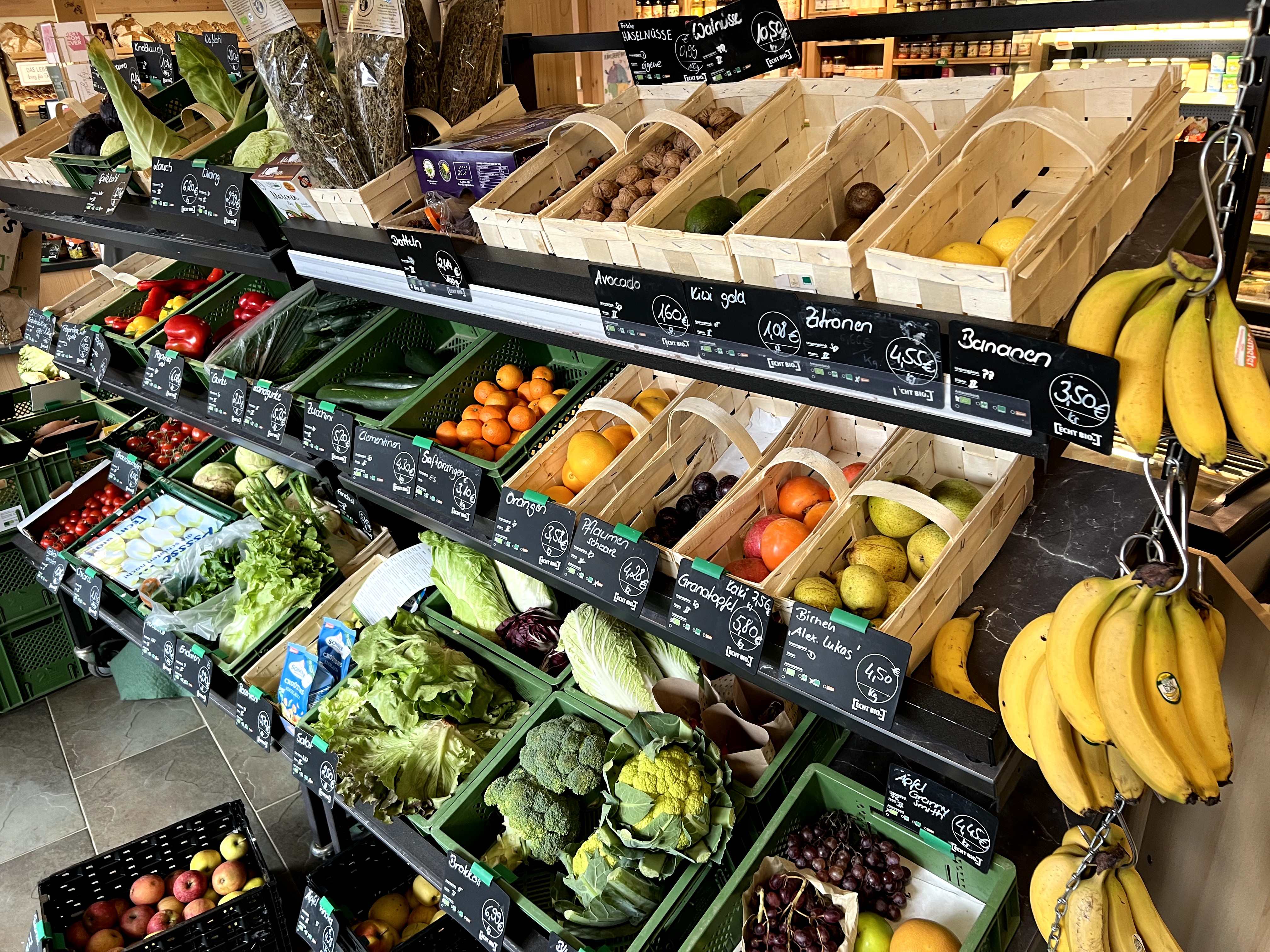 regionale Produkte - Gemüse: Gurken - Deutschland - Obst und Gemüse führen wir guter Auswahl. 
Wir versuchen so regional wie möglich ein schönes Angebot bereitzustellen.  - Hofladen Kampmann