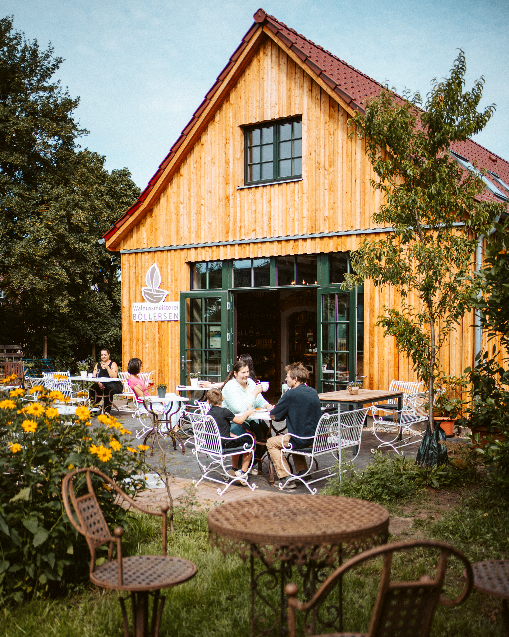 Hofladen: Unser Sommer-Café - Walnussmeisterei Böllersen