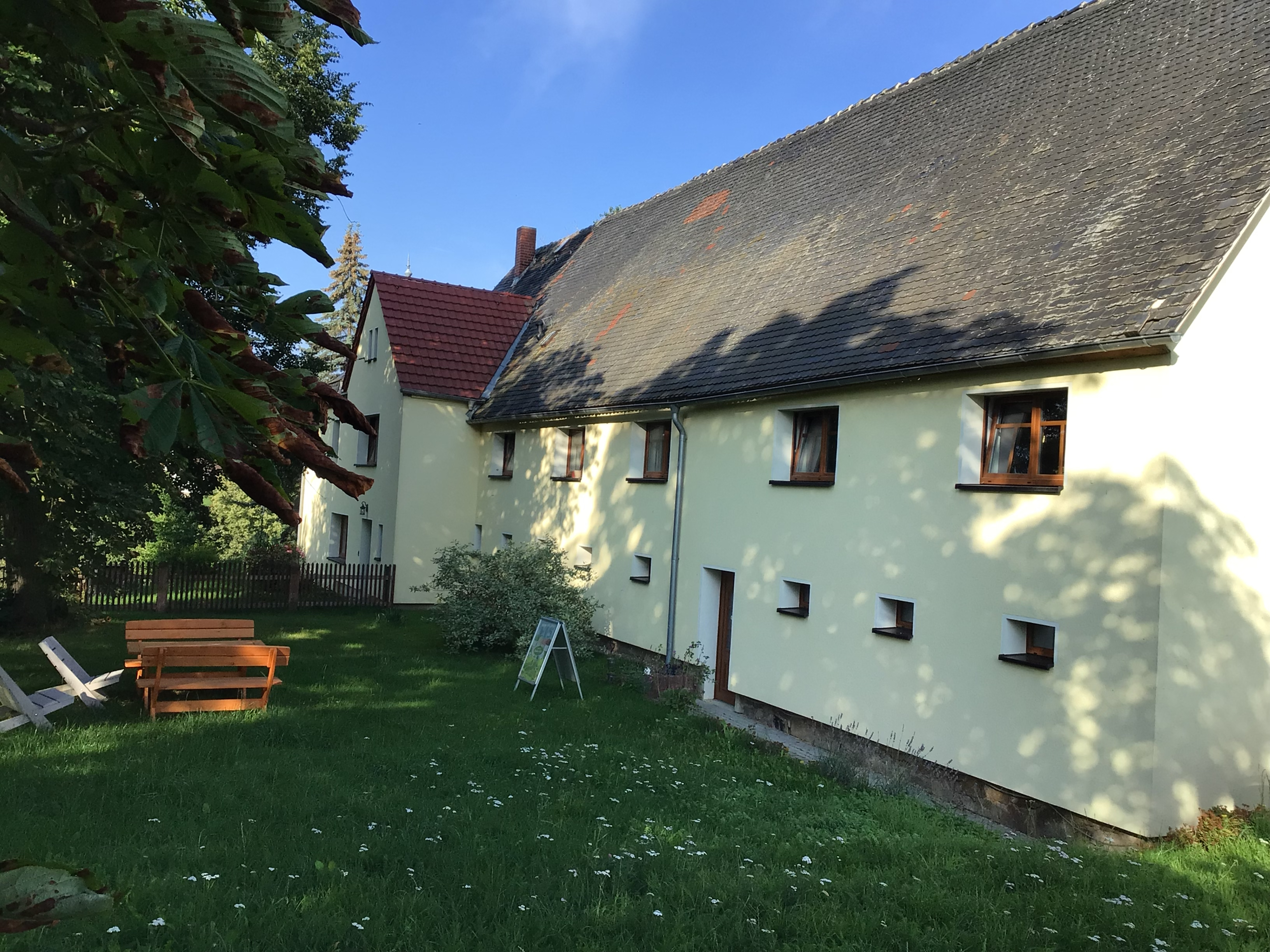 regionale Produkte - Beeren: Johannisbeeren - Sachsen - Eingang Hofladen Geflügelhof Arnsdorf - Geflügelhof Arnsdorf