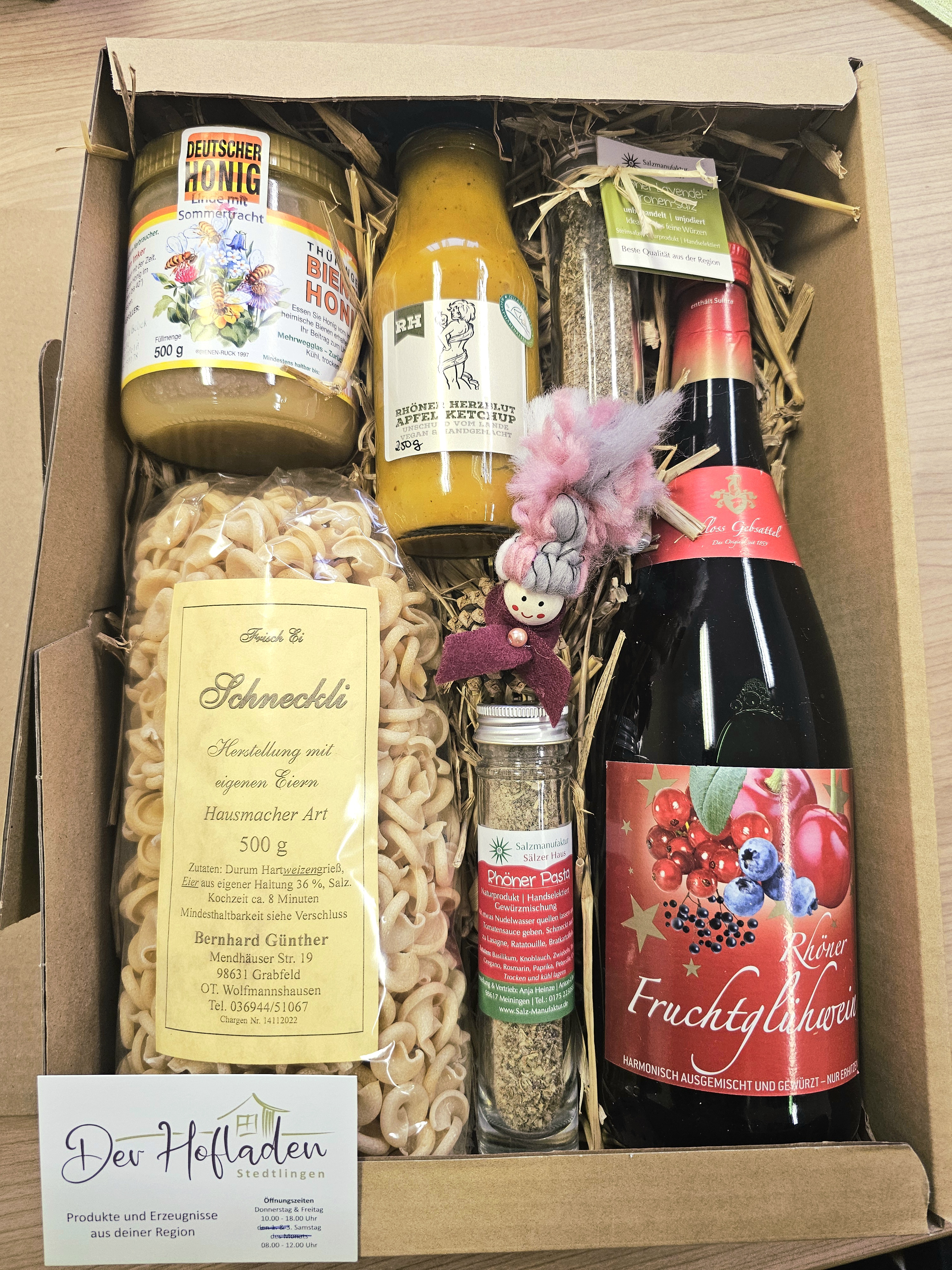 Hofladen: Gern packen wir individuelle Geschenkpaket mit saisonaler Deko und für verschiedene Anlässe. - Der Hofladen Stedtlingen