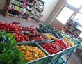 Hofladen: Unser Hofladen mit vielen leckeren Tomaten aus eigener Produktion - Gemüsewerkstatt Grünschnabel