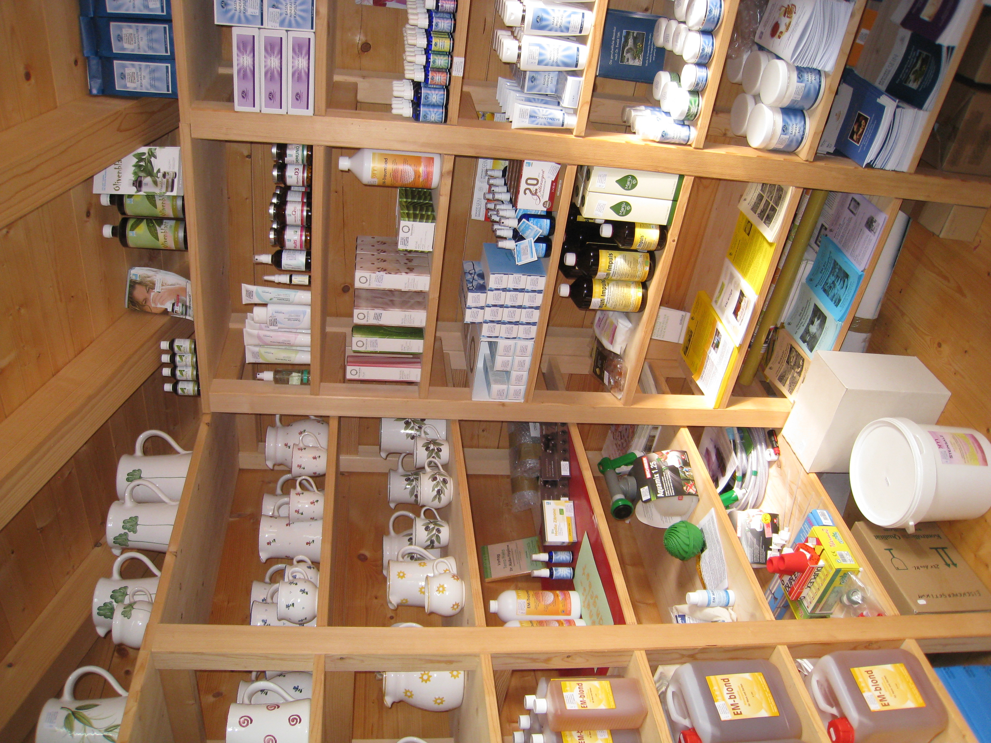 regionale Produkte - Honig und Honigprodukte - Laufen (Berchtesgadener Land) - Einfach nur ein Blick in den Laden... - Beim Moiern z'Straß