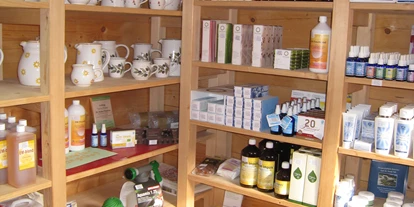 regionale Produkte - Honig und Honigprodukte - Laufen (Berchtesgadener Land) - Einfach nur ein Blick in den Laden... - Beim Moiern z'Straß