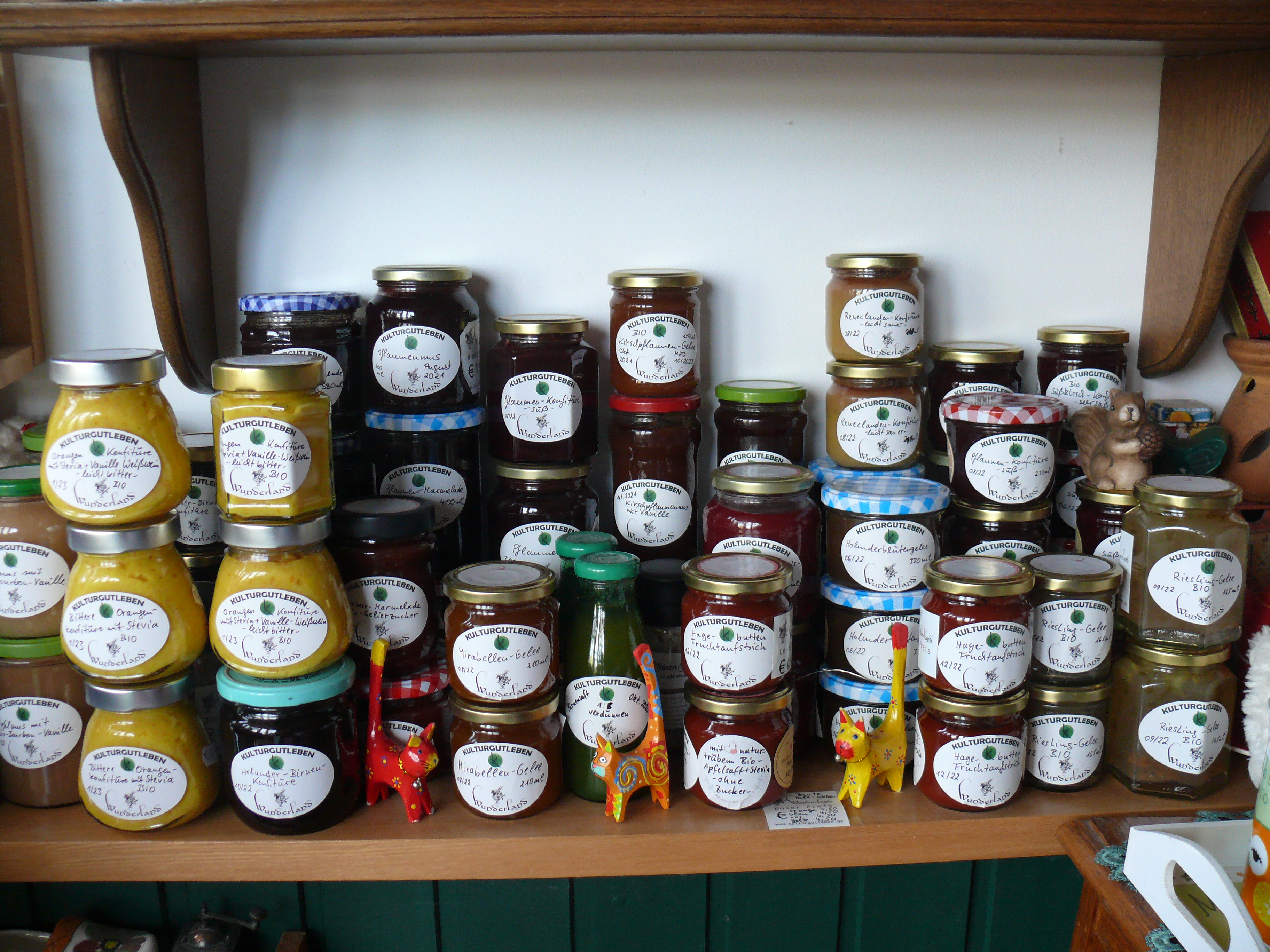 regionale Produkte - PLZ 17258 (Deutschland) - Wir bieten sehr viele verschiedene und teilweise ausgefallene Sorten an Marmeladen und eigenem Honig, sowie Essige und andere selbst hergestellte Produkte. - WUNDERLAND im KULTURGUTLEBEN
