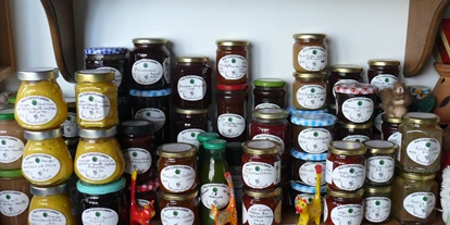 regionale Produkte - PLZ 17258 (Deutschland) - Wir bieten sehr viele verschiedene und teilweise ausgefallene Sorten an Marmeladen und eigenem Honig, sowie Essige und andere selbst hergestellte Produkte. - WUNDERLAND im KULTURGUTLEBEN