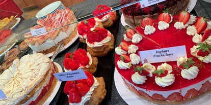regionale Produkte - Beeren: Erdbeeren - Bliedersdorf - Unsere selbst gebackenen Torten - Obsthof Matthies