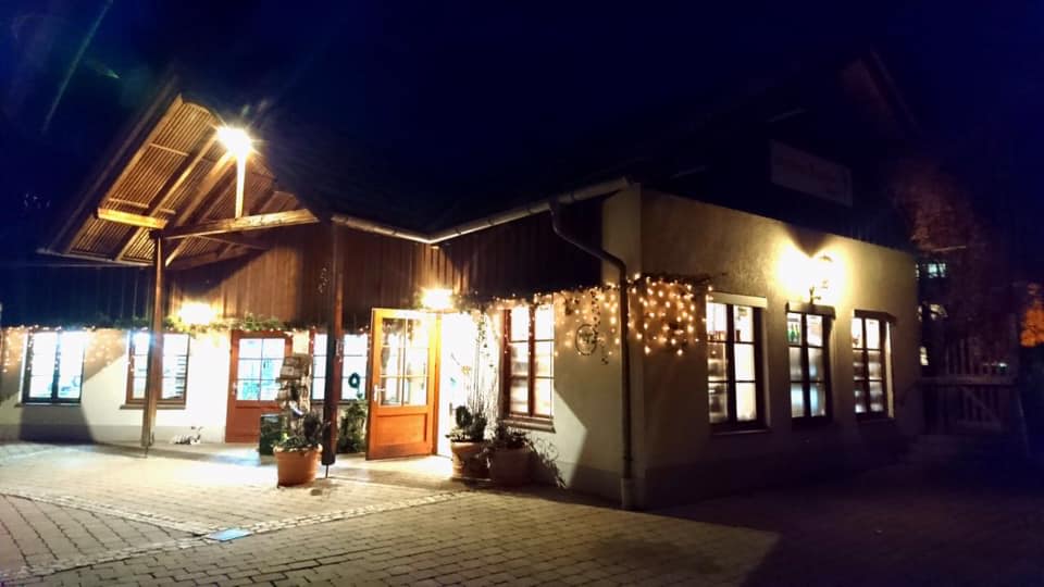 Hofladen: Bio-Gemüseladen Bayrhof Aussenansicht - Bioland Gärtnerei und Gemüseladen Bayrhof