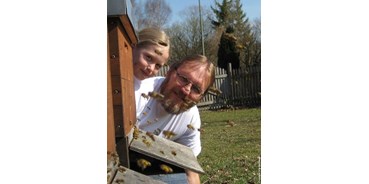 regionale Produkte - Kosmetik und Seifen - Olching (Fürstenfeldbruck) - Unsere Bienen bei der Arbeit - Imkerei Majas Schlaraffenland