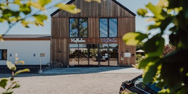 regionale Produkte - Bistro/Restaurant - Deutschland - Der Hofladen Backensholz lädt zum Stöbern ein. - Hofladen Backensholz