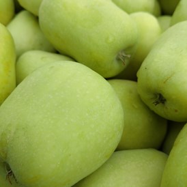 Hofladen: Die alte Apfelsorte Schweizer Glockenapfel - Dettelbach Obst Liggeringen