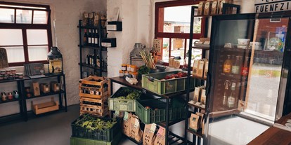 regionale Produkte - Gemüse: Zuchini - Ellas Lädchen ist ein kleiner, feiner Ort im Herzen Neuengönnas, der ausgewählte Getränke und Lebensmittel anbietet, die ausschließlich aus der unmittelbaren Region kommen. - Ellas Lädchen
